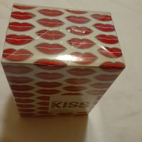 Just a kiss by Victoria secret - Picture 5 of 5